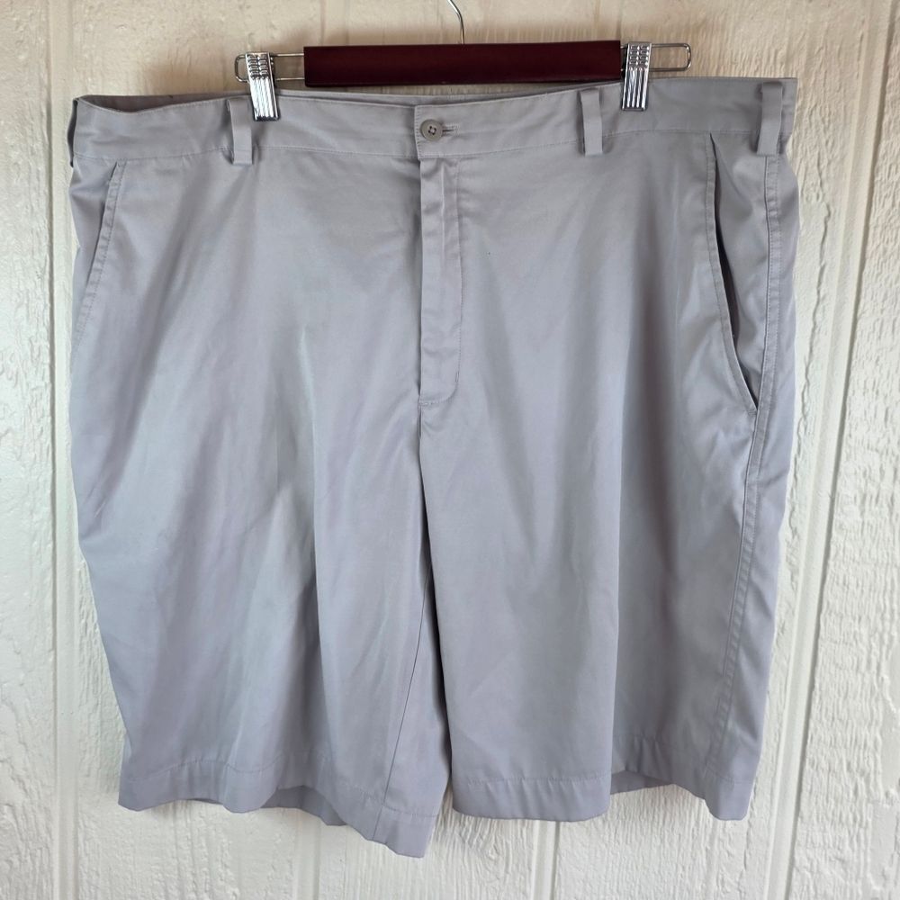 Nike Golf Men's Light Gray Flat Front Shorts, Size 40